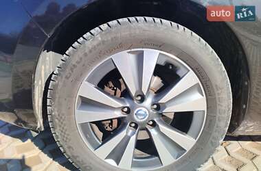 Хэтчбек Nissan Leaf 2013 в 