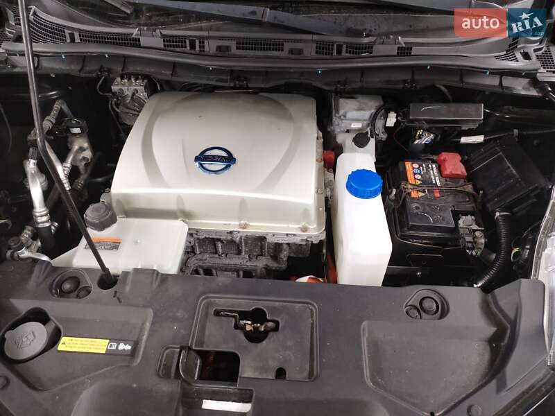 Хэтчбек Nissan Leaf 2015 в Ровно