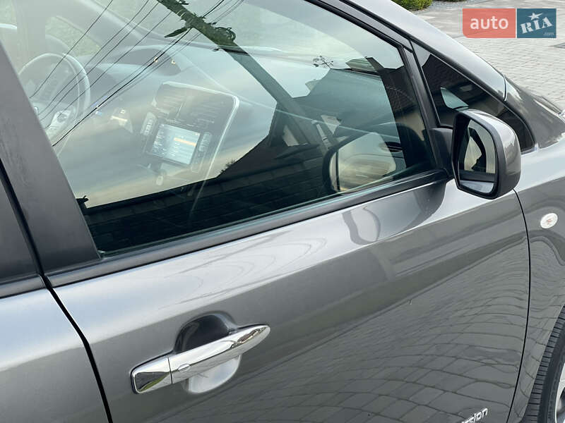 Хэтчбек Nissan Leaf 2014 в Ровно