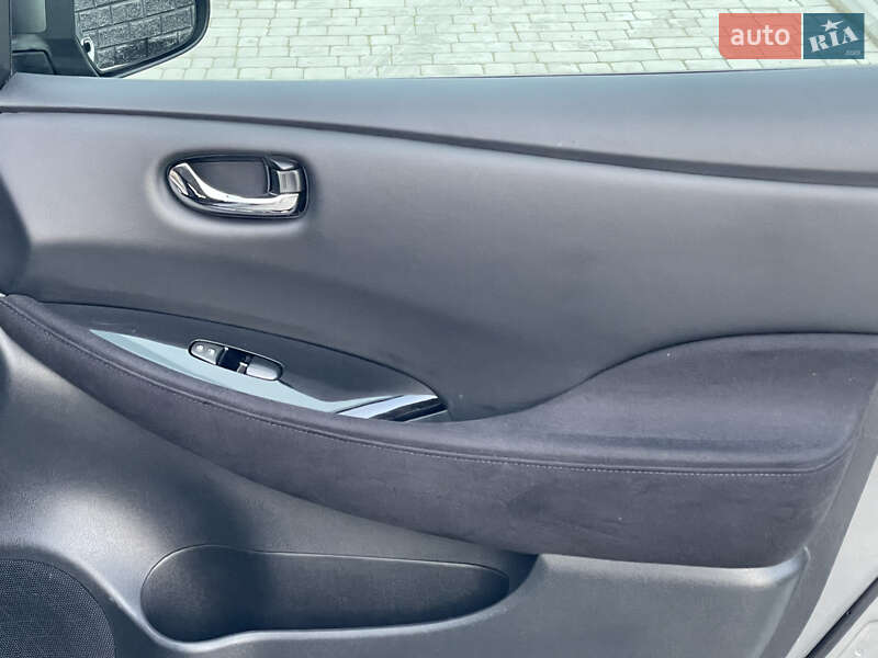 Хэтчбек Nissan Leaf 2014 в Ровно