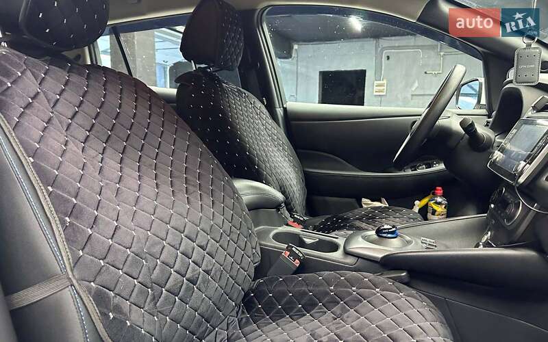 Хетчбек Nissan Leaf 2022 в Чернівцях