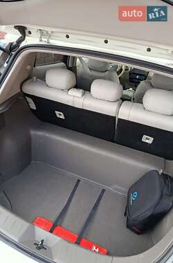 Хэтчбек Nissan Leaf 2012 в 