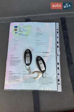 Хэтчбек Nissan Leaf 2012 в 