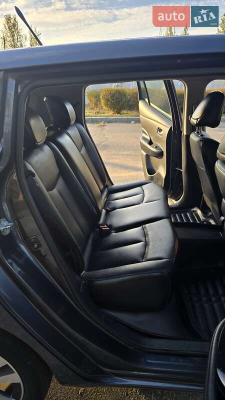 Хэтчбек Nissan Leaf 2013 в Запорожье