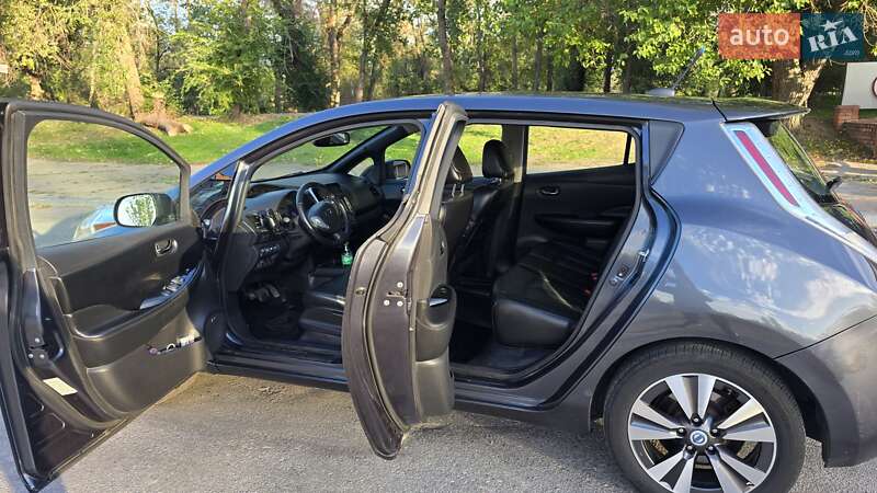 Хэтчбек Nissan Leaf 2013 в Запорожье