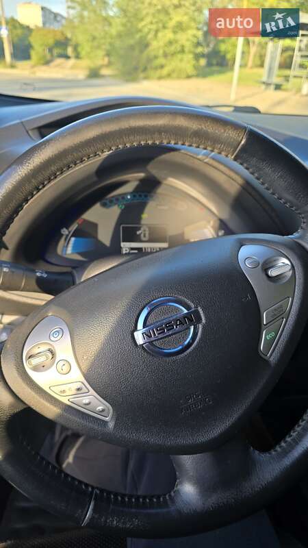 Хэтчбек Nissan Leaf 2013 в Запорожье