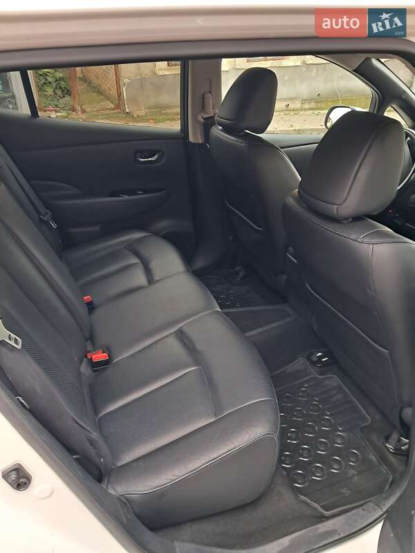 Хэтчбек Nissan Leaf 2013 в Черновцах