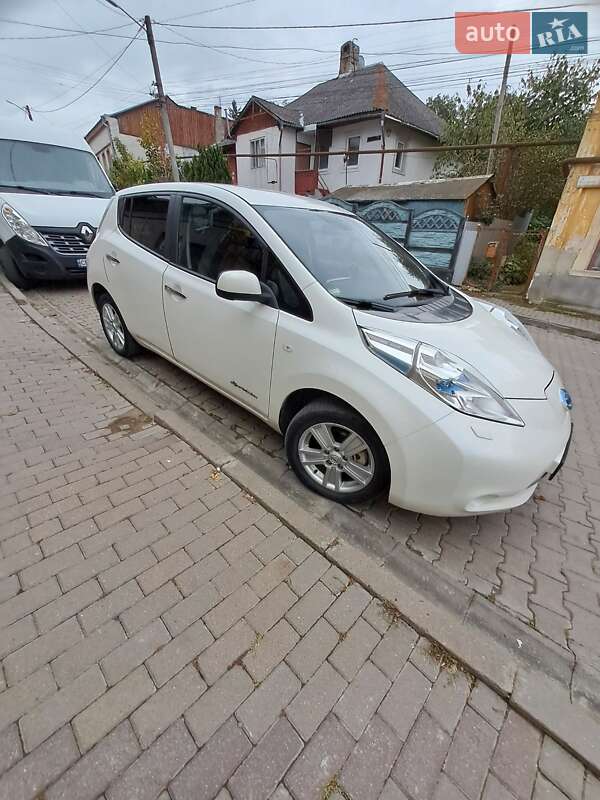 Хэтчбек Nissan Leaf 2013 в Черновцах