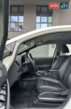 Хэтчбек Nissan Leaf 2013 в 