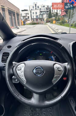 Хэтчбек Nissan Leaf 2013 в 