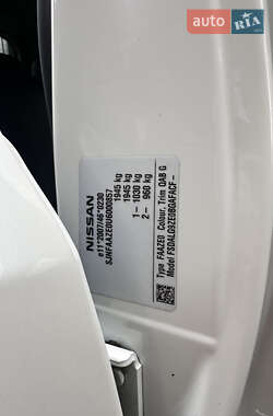 Хэтчбек Nissan Leaf 2013 в 