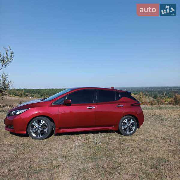 Хетчбек Nissan Leaf 2018 в Зіньківі