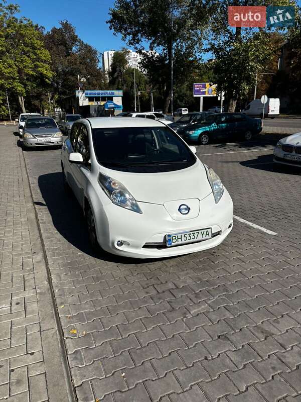 Хэтчбек Nissan Leaf 2013 в Одессе