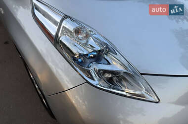 Хэтчбек Nissan Leaf 2012 в 