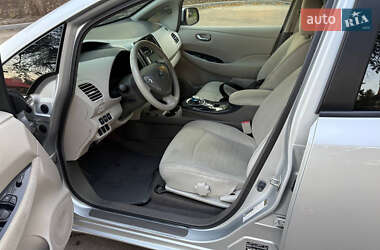 Хэтчбек Nissan Leaf 2012 в 