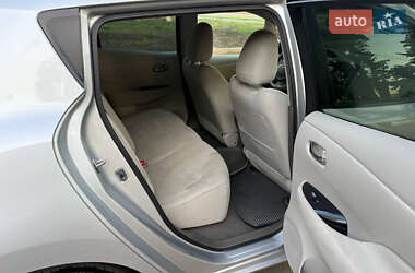 Хэтчбек Nissan Leaf 2012 в 