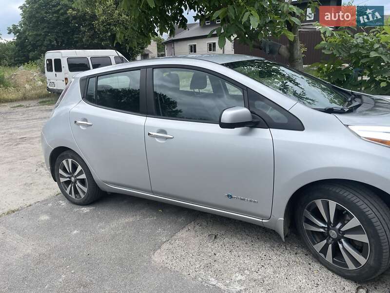 Хетчбек Nissan Leaf 2014 в Ладижині