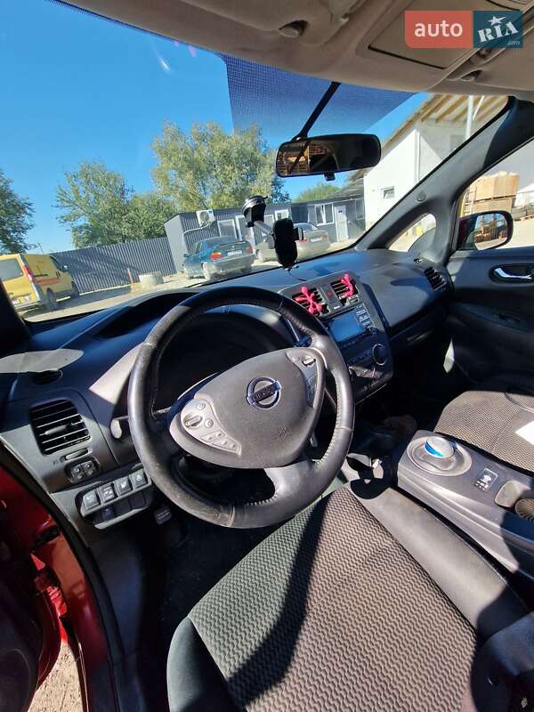 Хэтчбек Nissan Leaf 2013 в Калуше
