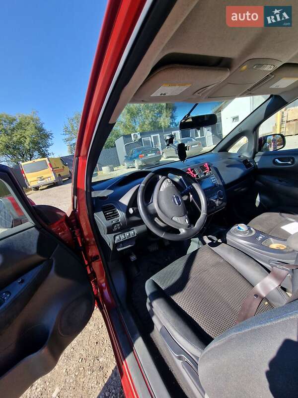 Хэтчбек Nissan Leaf 2013 в Калуше