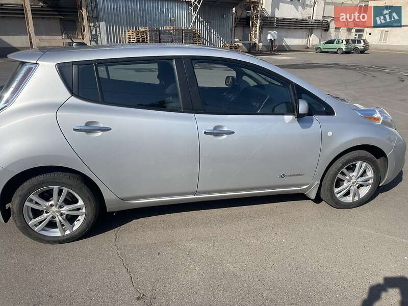 Хэтчбек Nissan Leaf 2014 в Кривом Роге фото 5 Хэтчбек Nissan Leaf 2014 в Кривом Роге