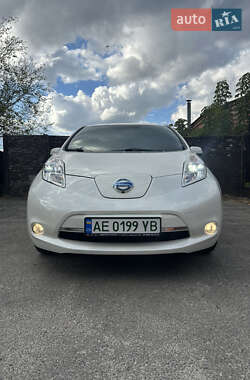 Хетчбек Nissan Leaf 2017 в Дніпрі