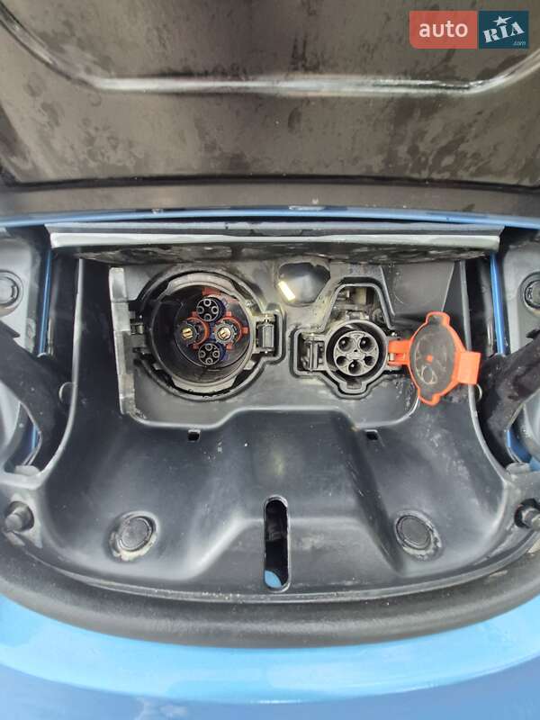 Хэтчбек Nissan Leaf 2013 в Днепре