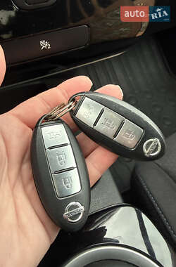 Хэтчбек Nissan Leaf 2014 в 