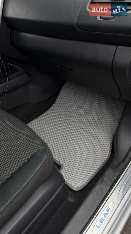 Хэтчбек Nissan Leaf 2014 в Каменец-Подольском
