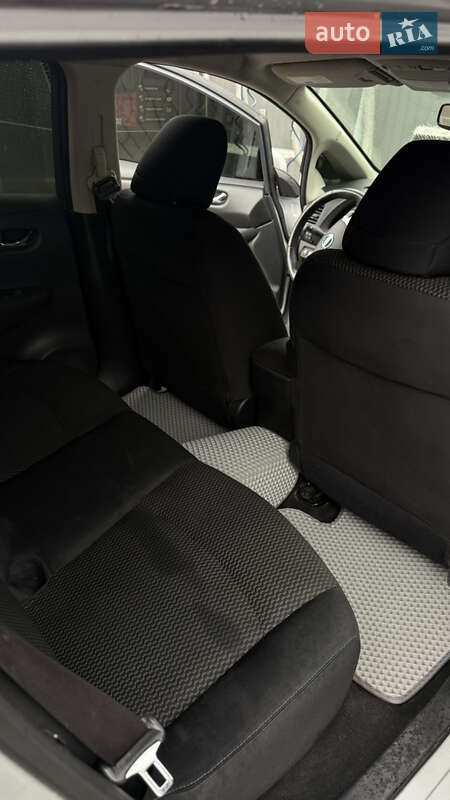 Хэтчбек Nissan Leaf 2014 в Каменец-Подольском