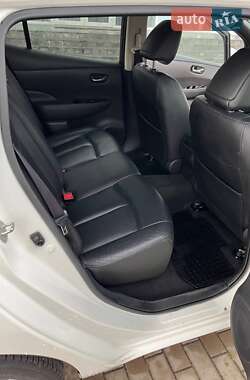 Хетчбек Nissan Leaf 2015 в  фото 19 Хетчбек Nissan Leaf 2015 в