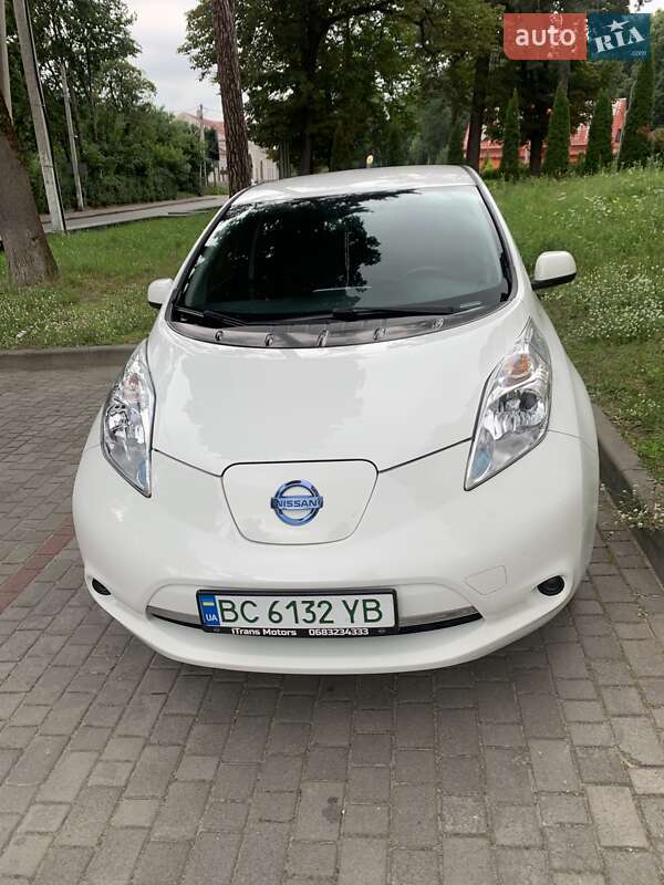 Хэтчбек Nissan Leaf 2015 в Львове