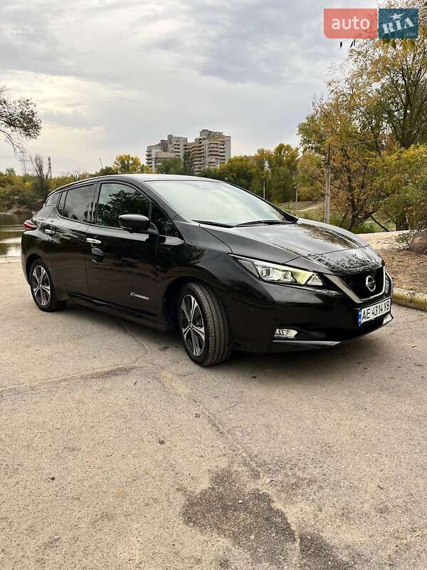 Хэтчбек Nissan Leaf 2018 в Днепре