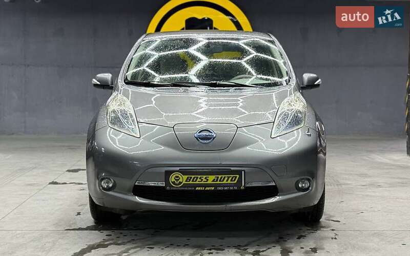 Хетчбек Nissan Leaf 2013 в Чернівцях