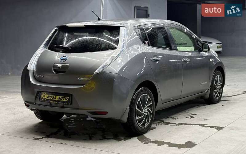 Хетчбек Nissan Leaf 2013 в Чернівцях