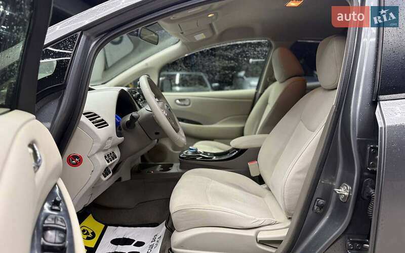 Хетчбек Nissan Leaf 2013 в Чернівцях