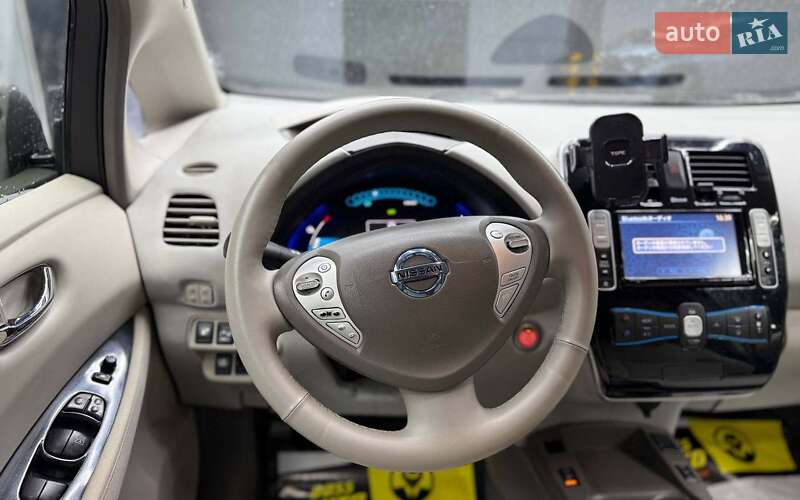 Хетчбек Nissan Leaf 2013 в Чернівцях