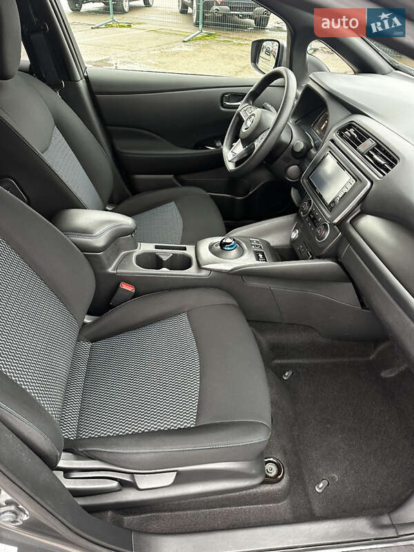 Хэтчбек Nissan Leaf 2019 в Киеве