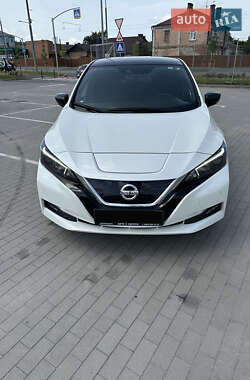 Хэтчбек Nissan Leaf 2018 в Киеве