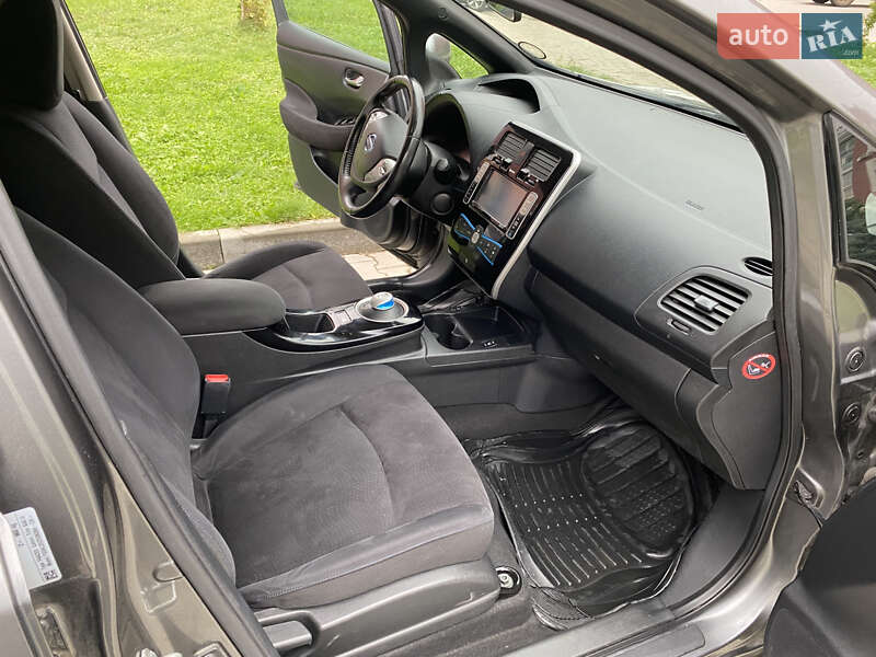 Хэтчбек Nissan Leaf 2015 в Черновцах