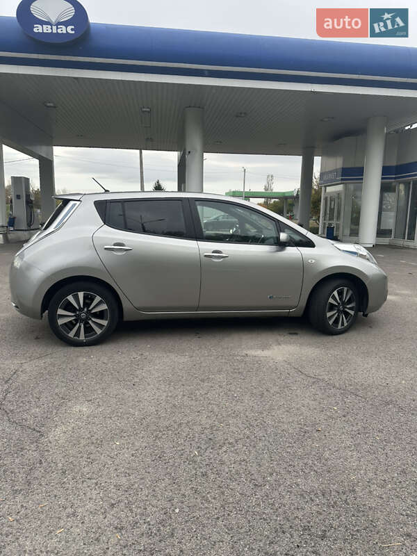 Хетчбек Nissan Leaf 2015 в Кам'янському
