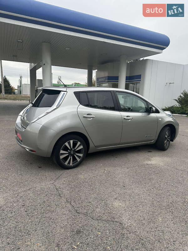 Хетчбек Nissan Leaf 2015 в Кам'янському