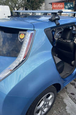 Хэтчбек Nissan Leaf 2011 в 