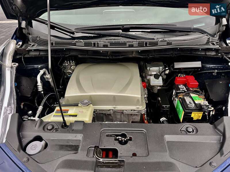 Хэтчбек Nissan Leaf 2017 в Львове