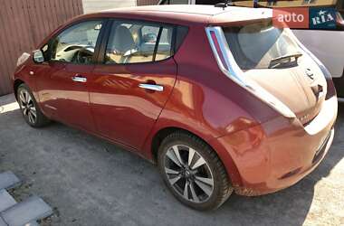 Хетчбек Nissan Leaf 2012 в  фото 5 Хетчбек Nissan Leaf 2012 в