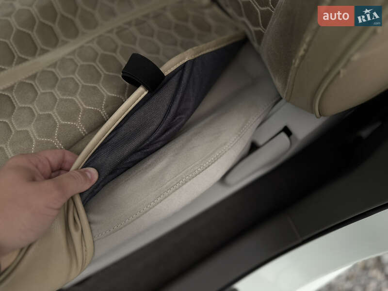 Хэтчбек Nissan Leaf 2011 в Новомосковске фото 6 Хэтчбек Nissan Leaf 2011 в Новомосковске