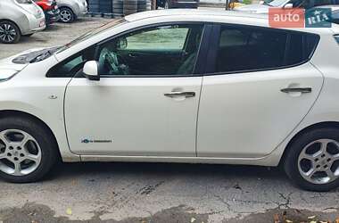 Хэтчбек Nissan Leaf 2015 в 