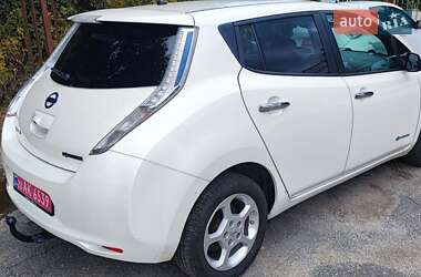 Хэтчбек Nissan Leaf 2015 в 