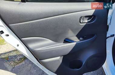 Хэтчбек Nissan Leaf 2015 в 