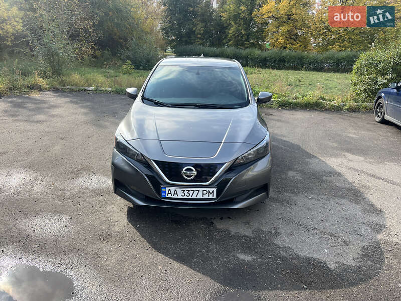 Хэтчбек Nissan Leaf 2018 в 