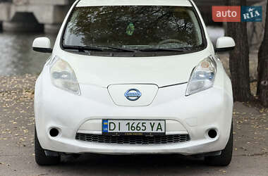 Хэтчбек Nissan Leaf 2012 в 